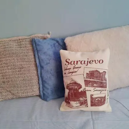 Comfy With Working Space In Location *